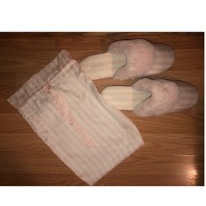 🩴 Victoria Secret comfy slippers